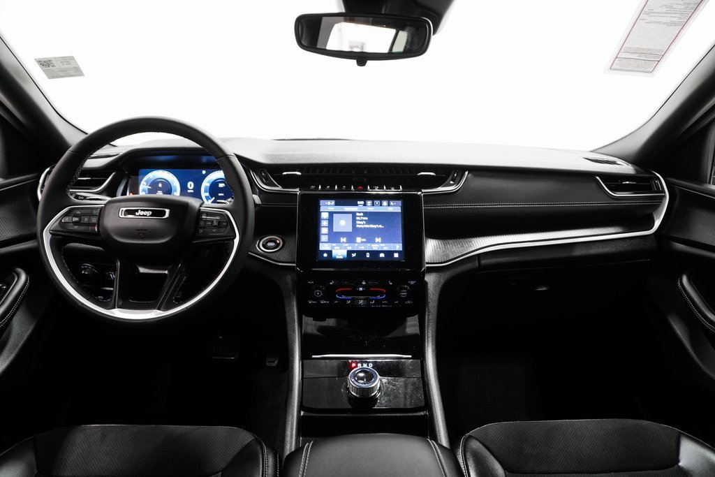 Used 2024 Jeep Grand Cherokee L Laredo image 12