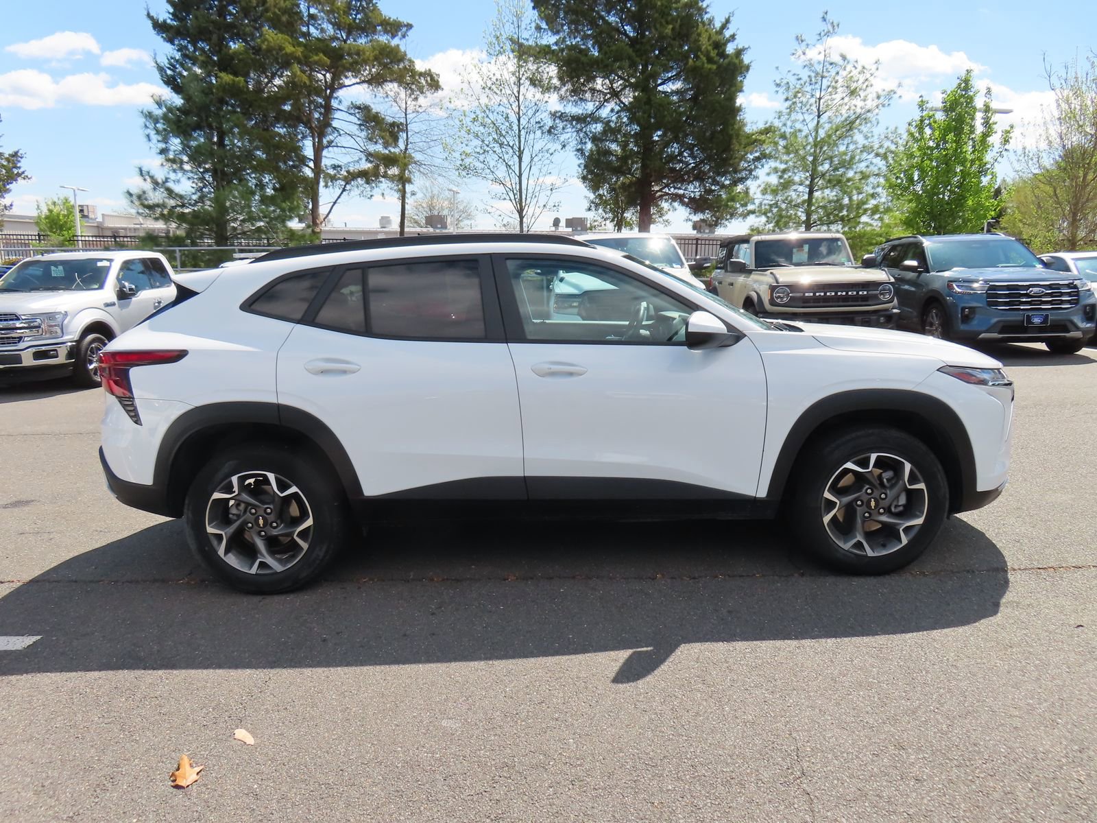 Used 2024 Chevrolet Trax LT w/ Driver Confidence Package image 4