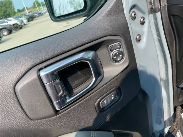 Used 2025 Jeep Gladiator Mojave AWD/4WD image 21