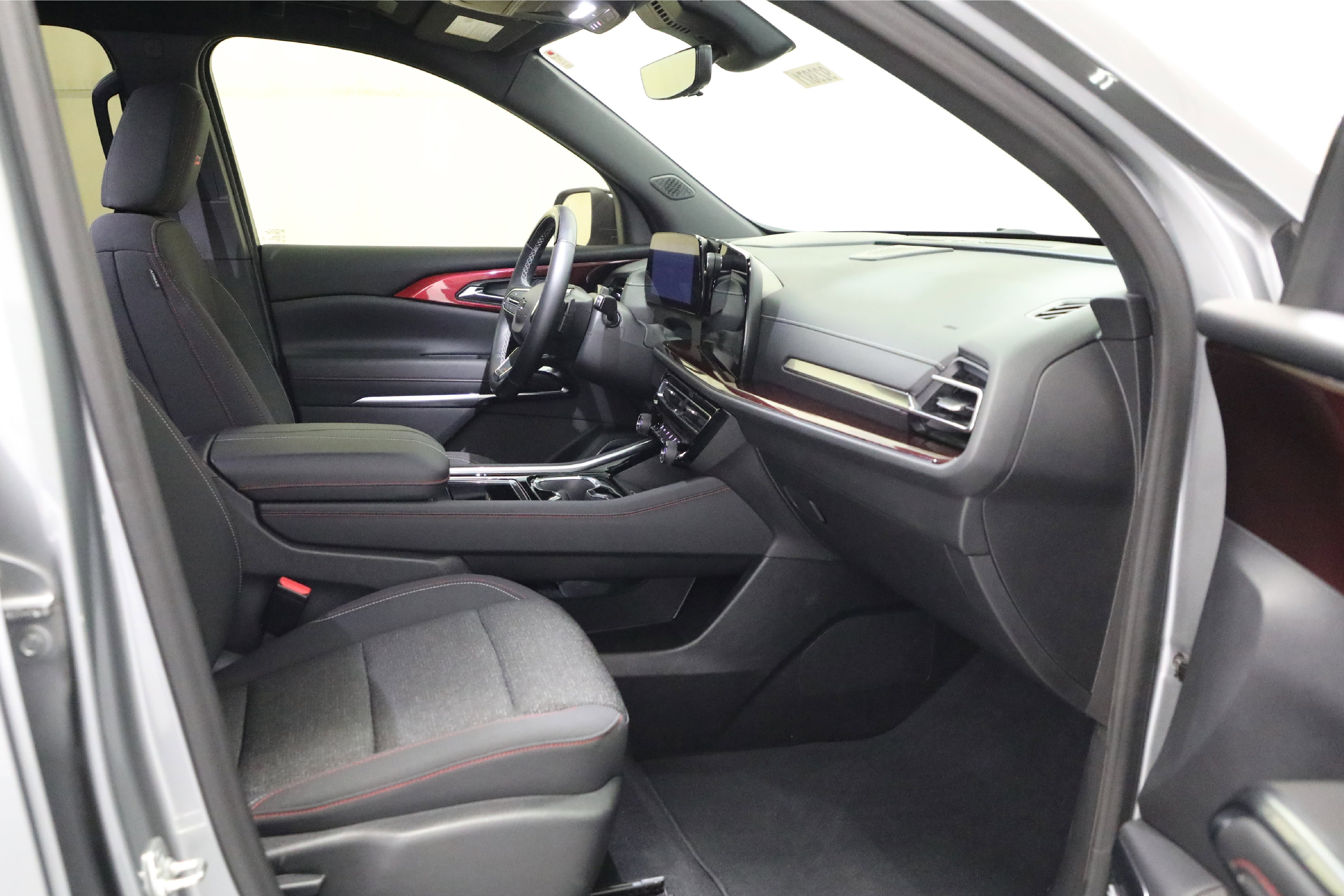 Used 2024 Chevrolet Traverse Z71 w/ Enhanced Driving Package image 11