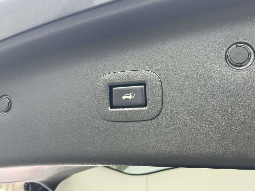 Used 2020 Nissan Armada SL w/ Premium Package image 40