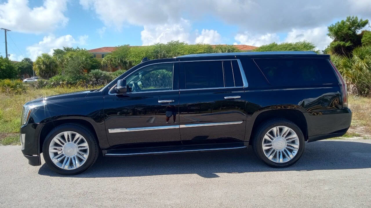 Used 2017 Cadillac Escalade ESV Luxury image 1