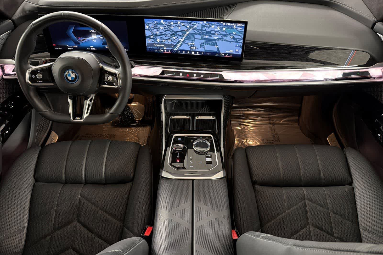 Used 2025 BMW i7 xDrive60 AWD/4WD image 3