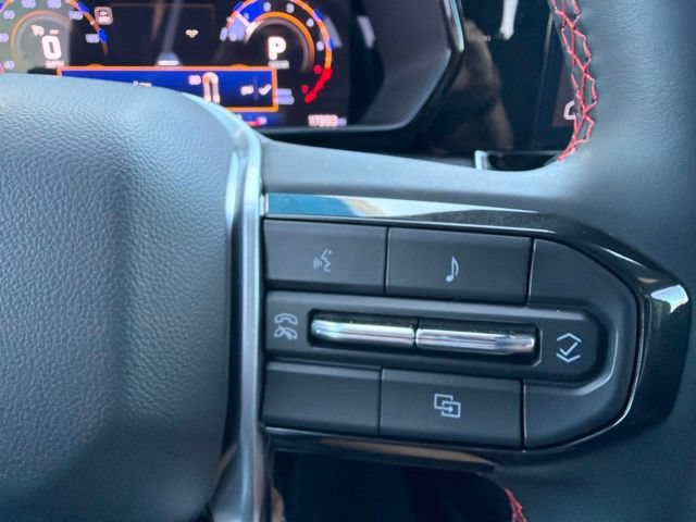 Used 2025 Chevrolet Colorado LT RWD image 18