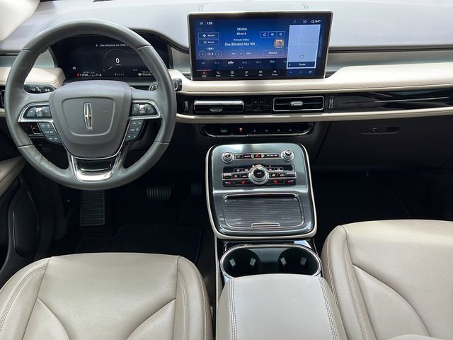 Used 2022 Lincoln Nautilus FWD w/ Premium Package image 11