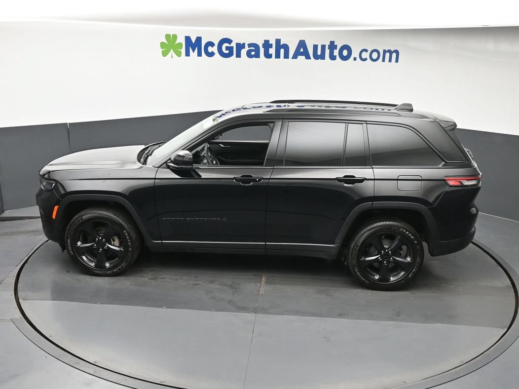 Used 2023 Jeep Grand Cherokee Altitude AWD/4WD image 25
