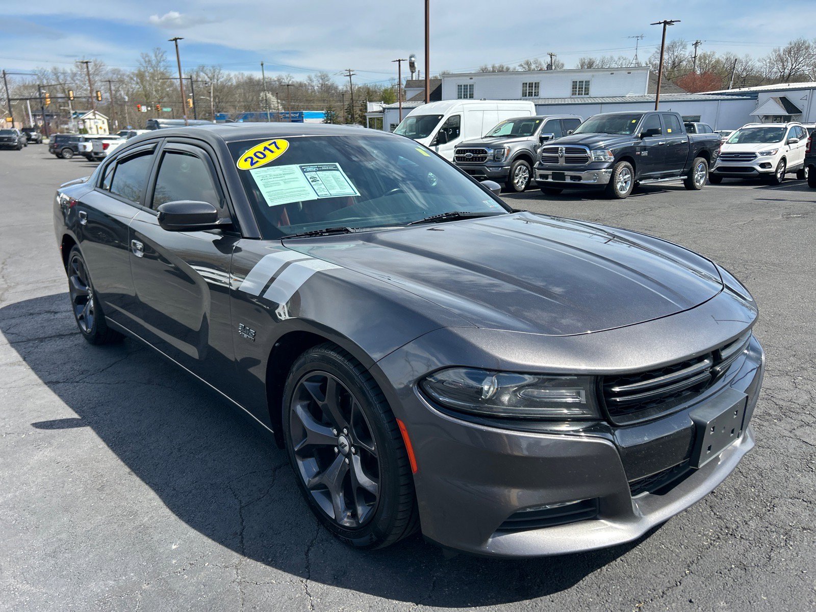 Used 2017 Dodge Charger R/T w/ Premium Group image 19