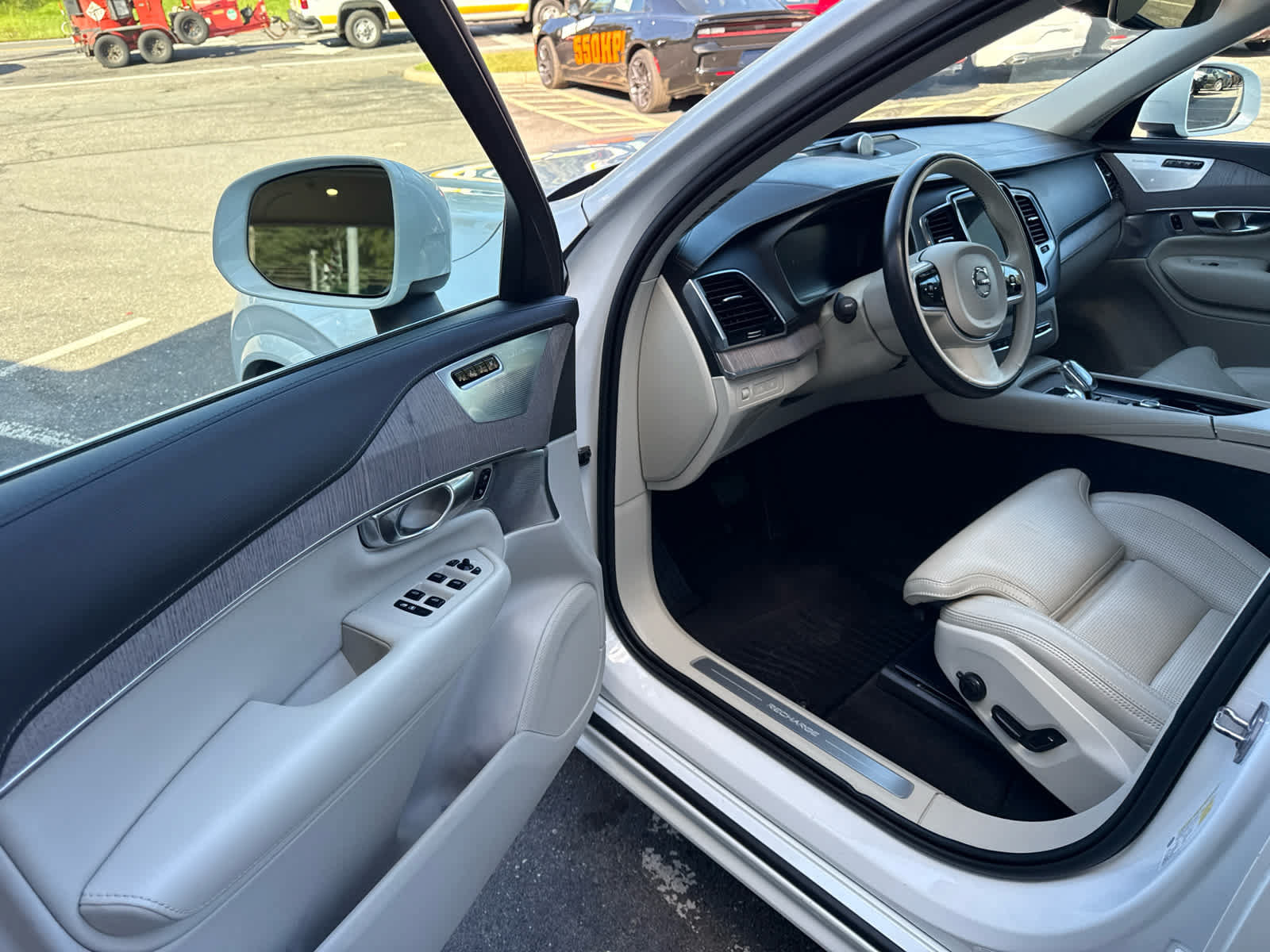 Used 2022 Volvo XC90 T8 Inscription w/ Advanced Package AWD/4WD image 12