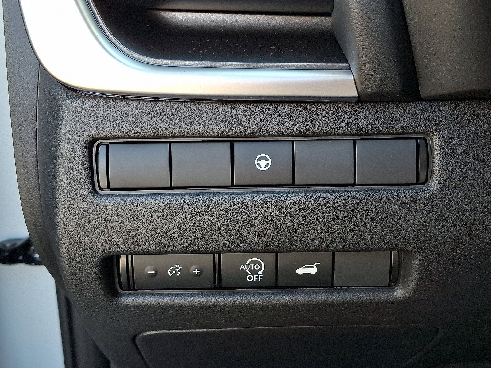 Certified 2025 Nissan Rogue SV image 24