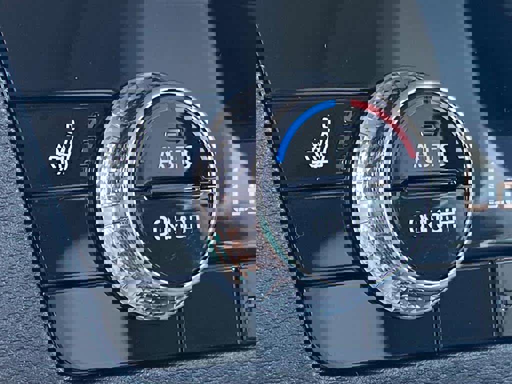 New 2025 Mitsubishi Outlander SE image 10