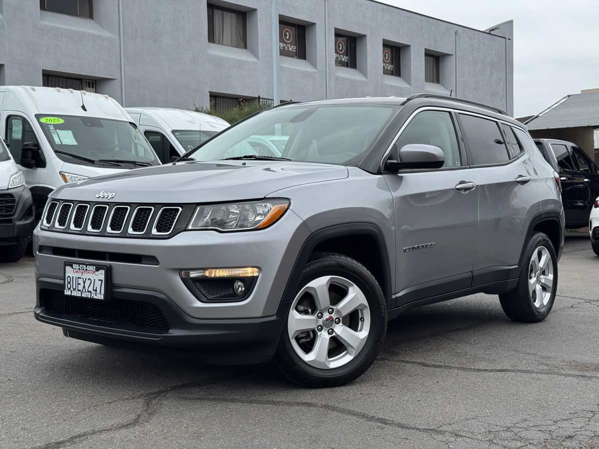 Used 2018 Jeep Compass Latitude w/ Popular Equipment Group AWD/4WD image 2