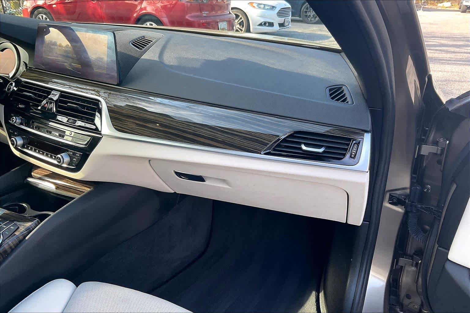 Used 2018 BMW 530e xDrive image 18