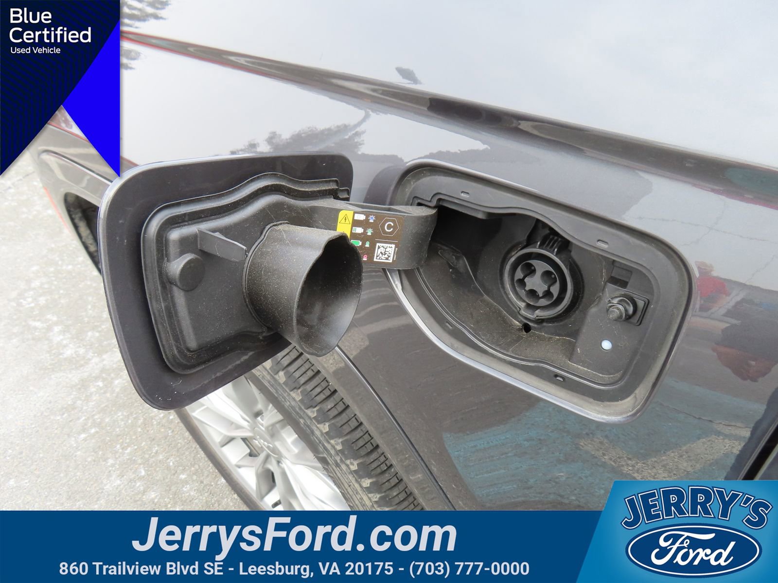 Used 2023 Jeep Grand Cherokee Summit w/ Luxury Tech Group V image 11