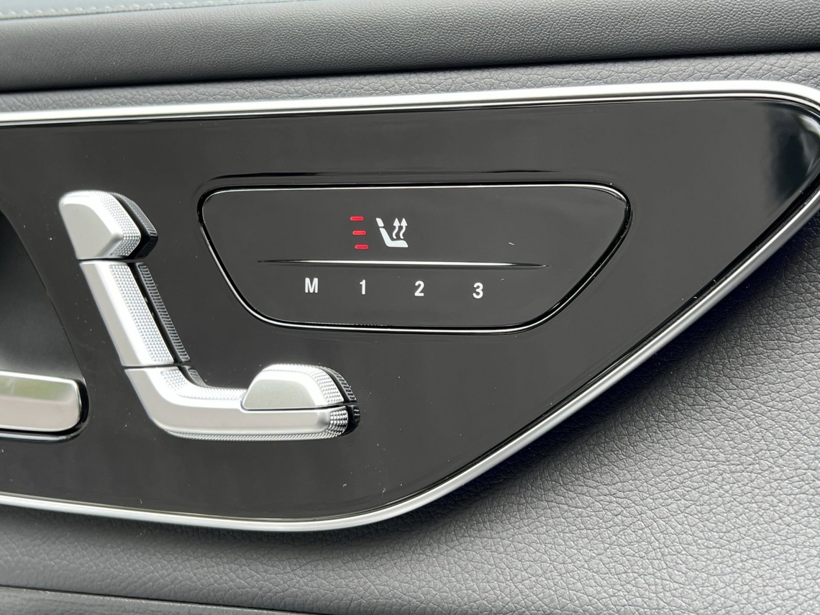 New 2026 Mercedes-Benz GLC 300 4MATIC image 33