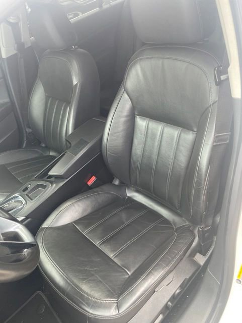 Used 2011 Buick Regal CXL w/ RL5 Preferred Equipment Group FWD image 4