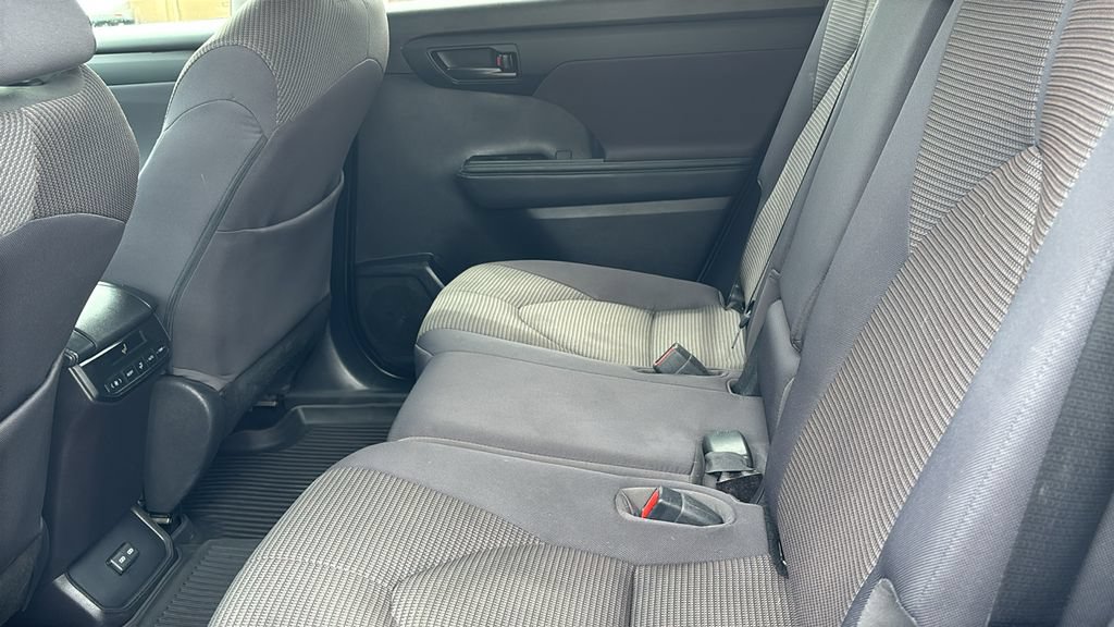 Used 2023 Toyota Highlander L FWD image 28