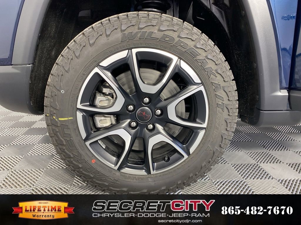 New 2026 Jeep Compass Trailhawk w/ Sun, Sound & Navigation Group image 9