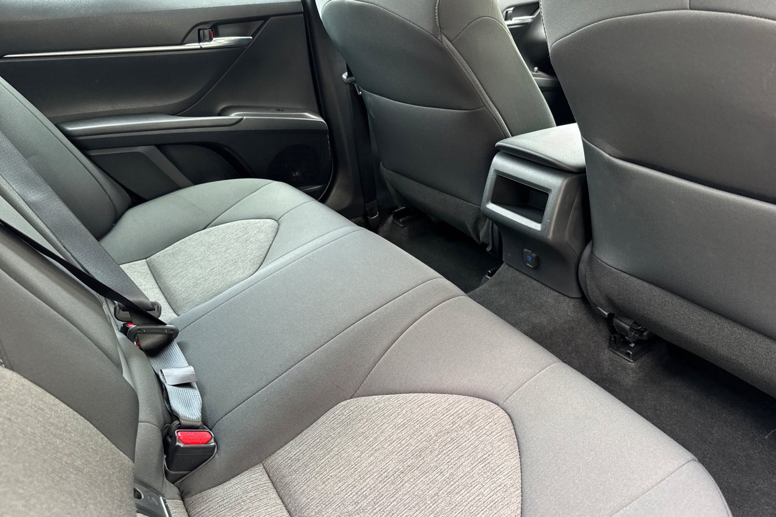 Used 2022 Toyota Camry LE FWD image 31