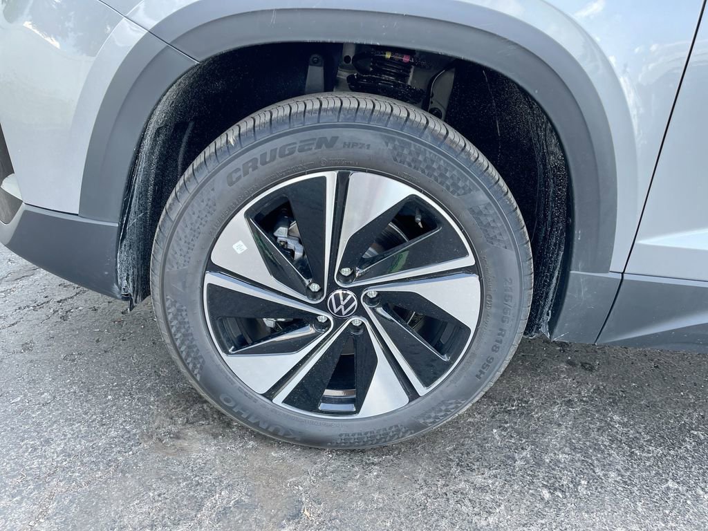 New 2025 Volkswagen Taos SE image 35