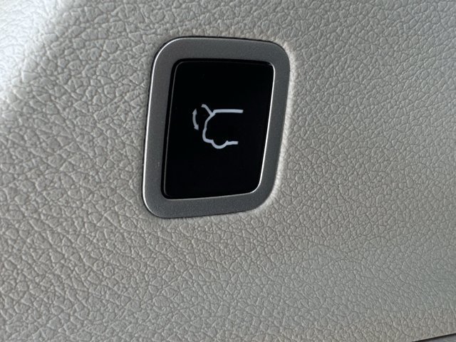 Used 2024 Chrysler Pacifica Touring-L FWD image 31