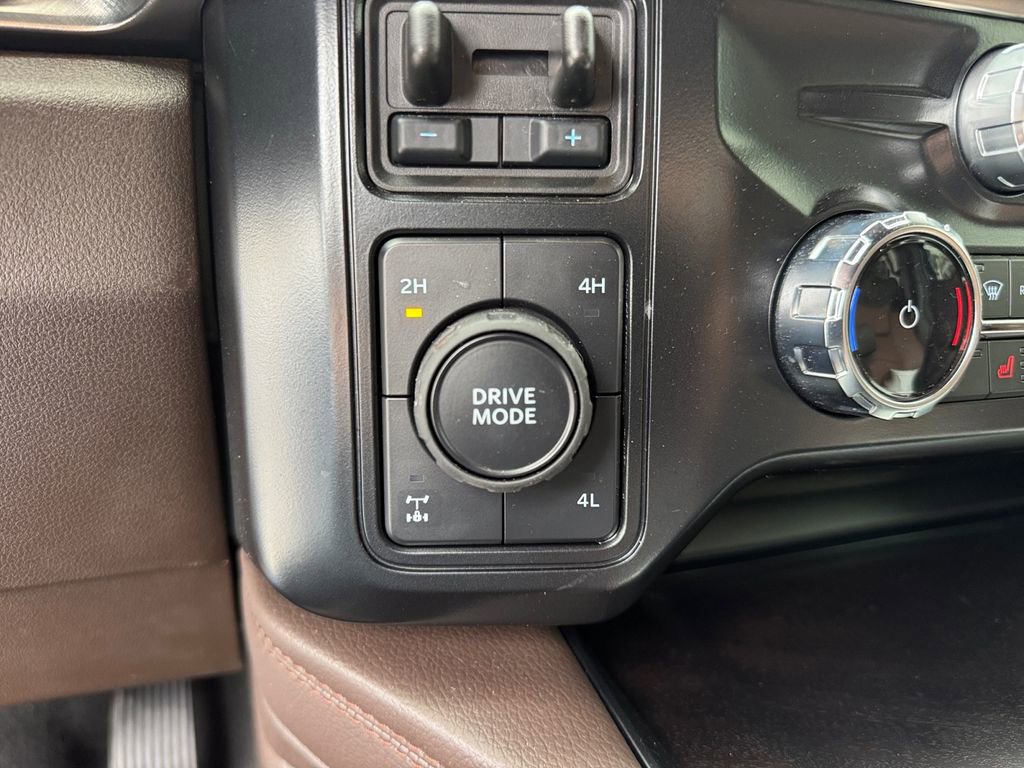 Certified 2025 Ford F250 King Ranch w/ Chrome Package image 40