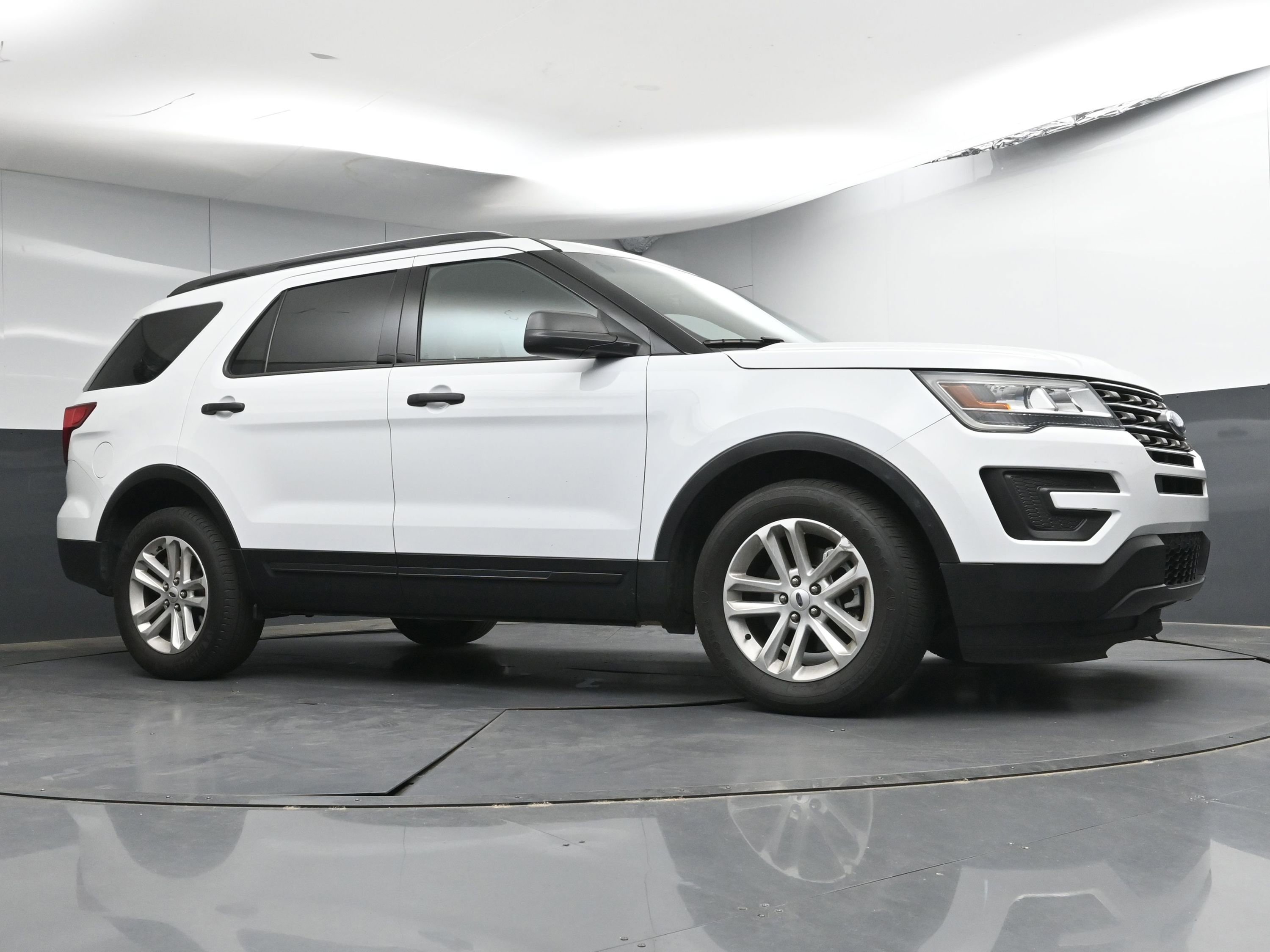 Used 2017 Ford Explorer FWD image 30