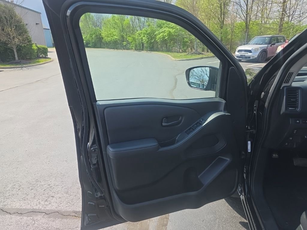 Used 2022 Nissan Frontier S w/ Technology Package RWD image 12
