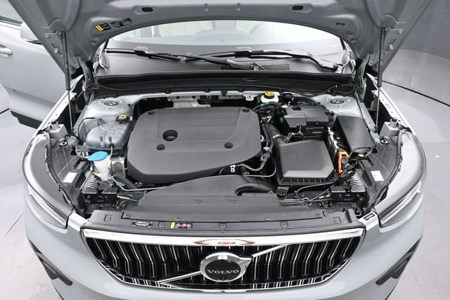 Used 2024 Volvo XC40 B5 Plus w/ Protection Package Premier AWD/4WD image 31