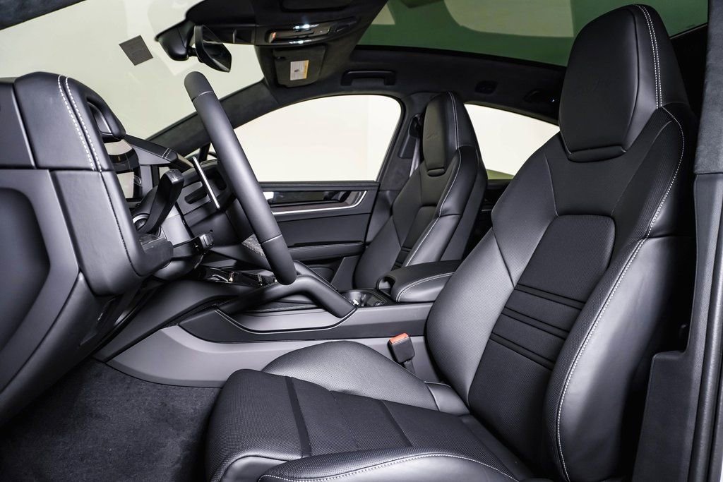 New 2026 Porsche Cayenne Turbo AWD/4WD image 5