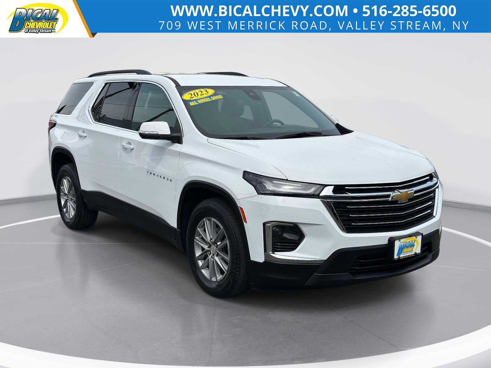 Used 2023 Chevrolet Traverse LT AWD/4WD image 1