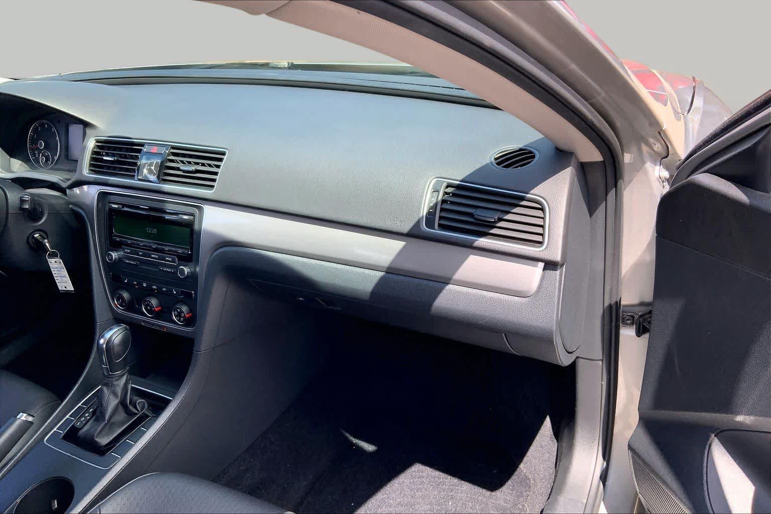 Used 2014 Volkswagen Passat 1.8T S FWD image 18