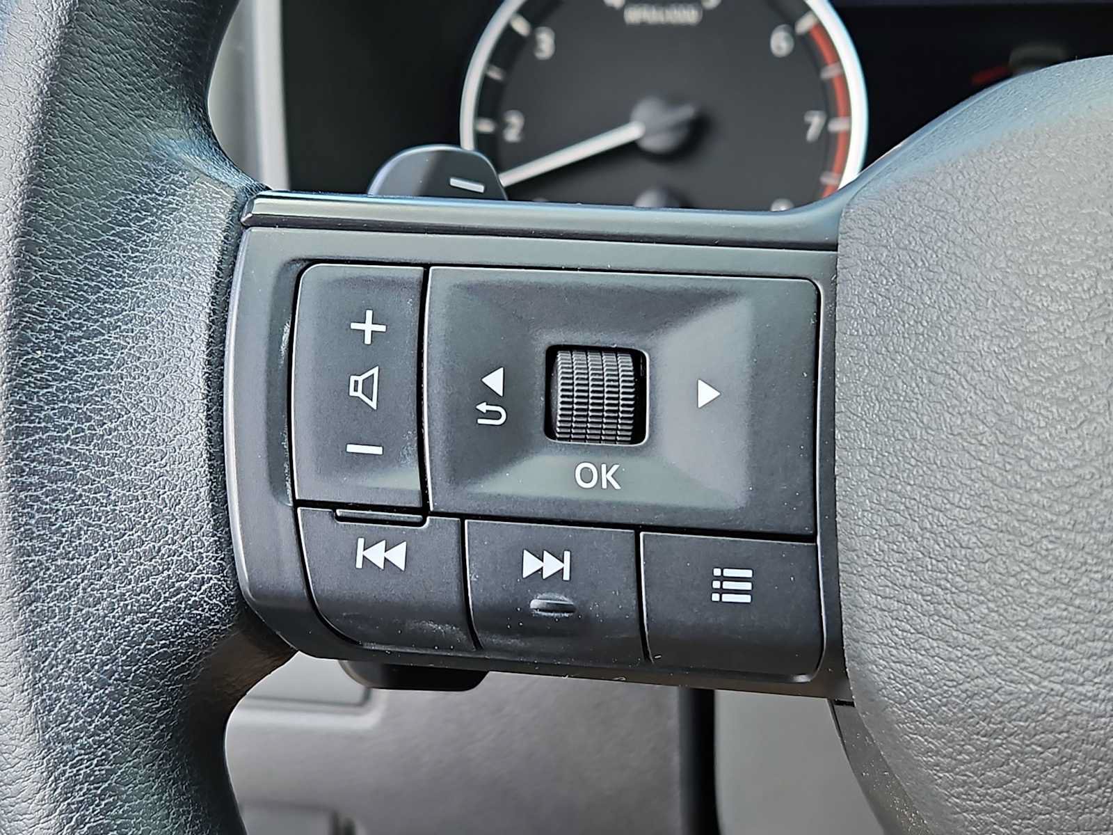 Used 2025 Nissan Rogue S FWD image 16