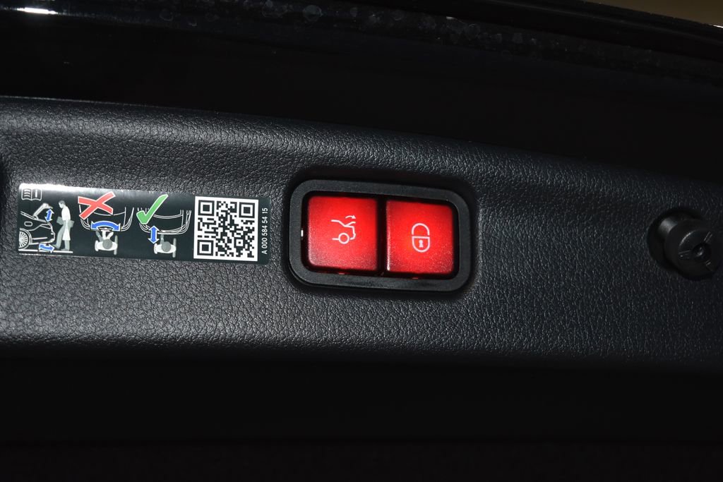 Certified 2025 Mercedes-Benz C 300 4MATIC Sedan image 25