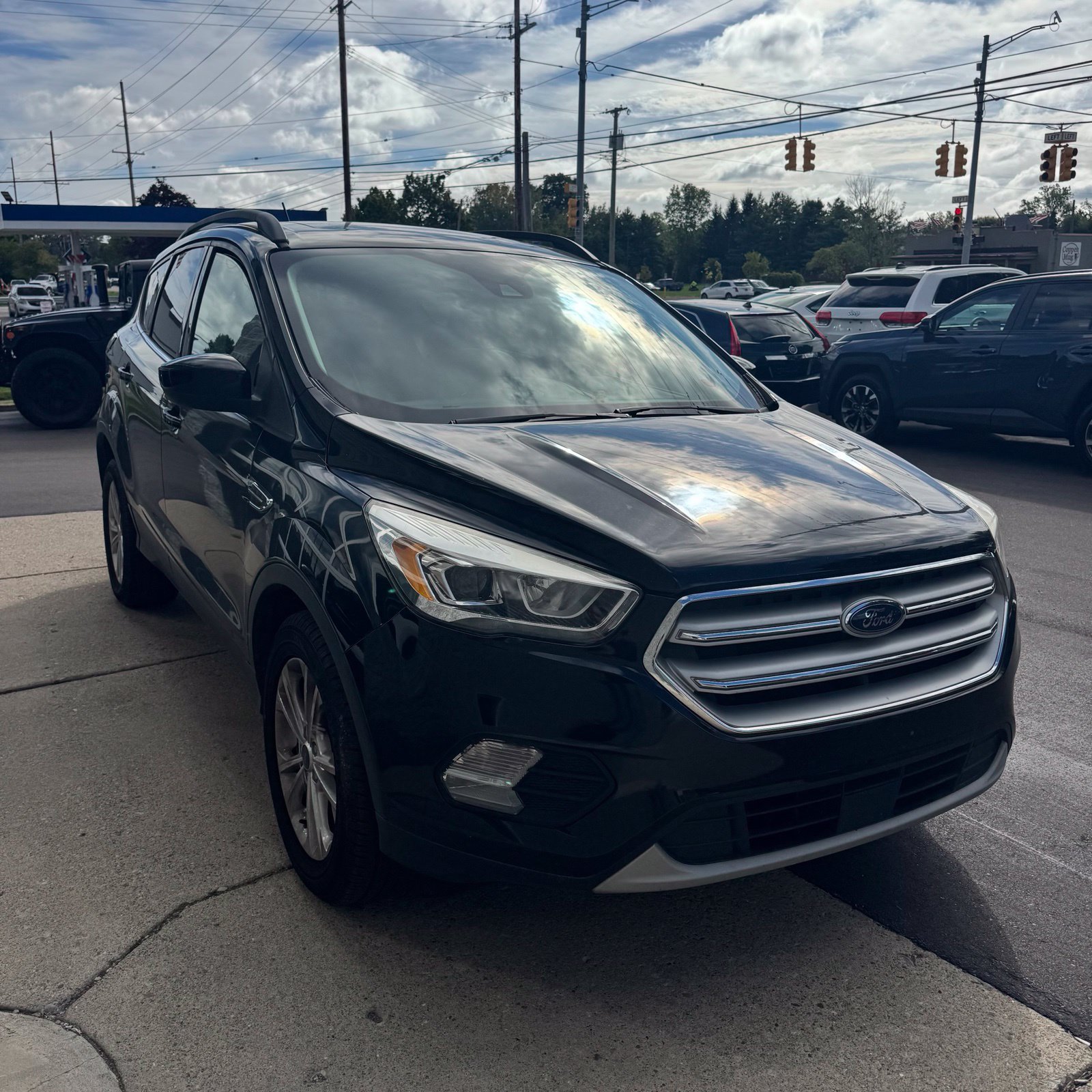 Used 2018 Ford Escape SEL w/ Ford Safe & Smart Package FWD image 3