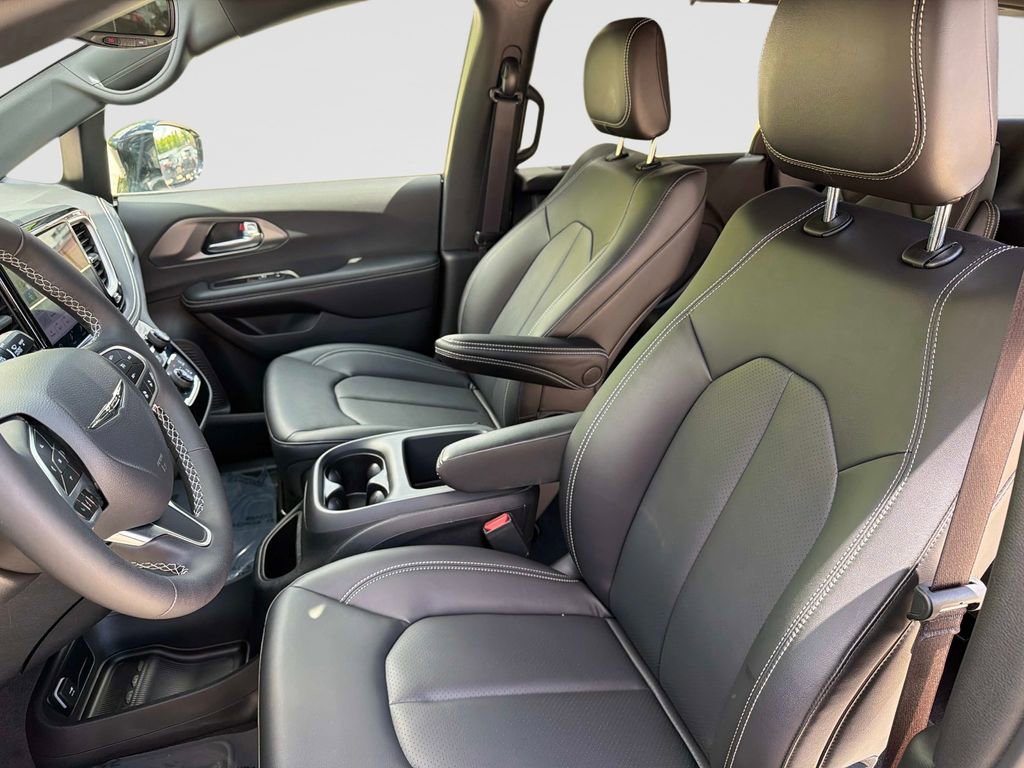 Used 2026 Chrysler Pacifica Select FWD image 21