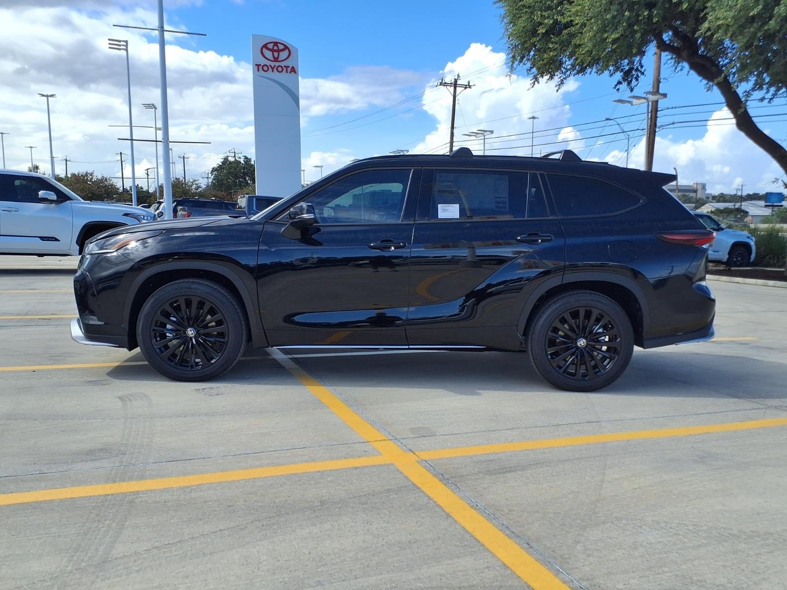 New 2026 Toyota Highlander XSE AWD/4WD image 7