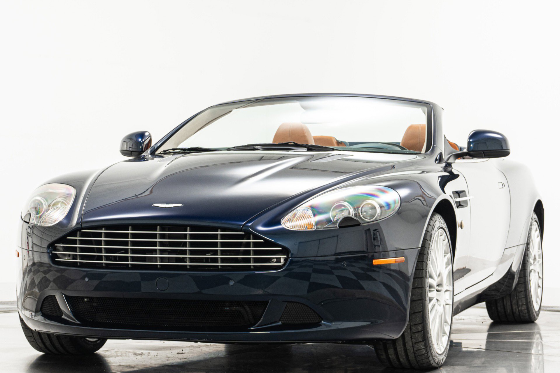 Used 2011 Aston Martin DB9 Volante RWD image 5