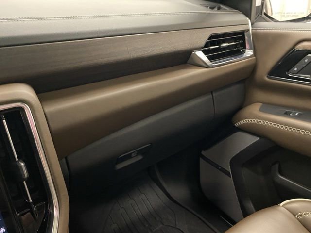 Used 2025 GMC Yukon Denali Ultimate w/ LPO, Floor Liner Package image 21