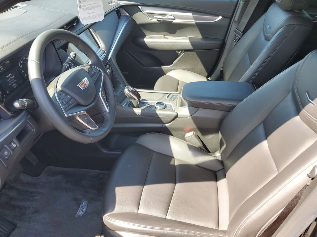 Certified 2024 Cadillac XT5 Luxury w/ LPO, Premium Carpet Package FWD image 5