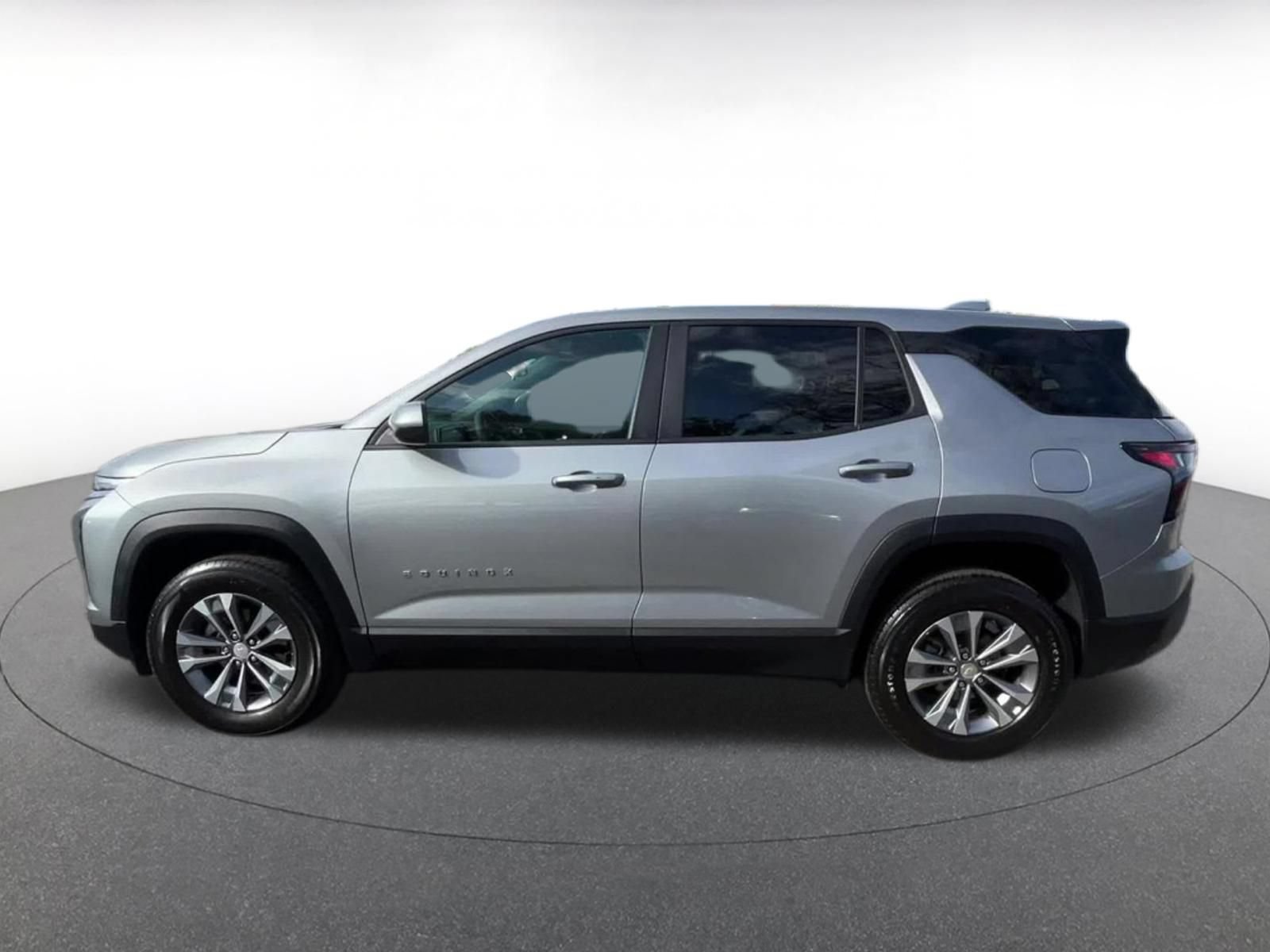 Used 2025 Chevrolet Equinox LT FWD image 9