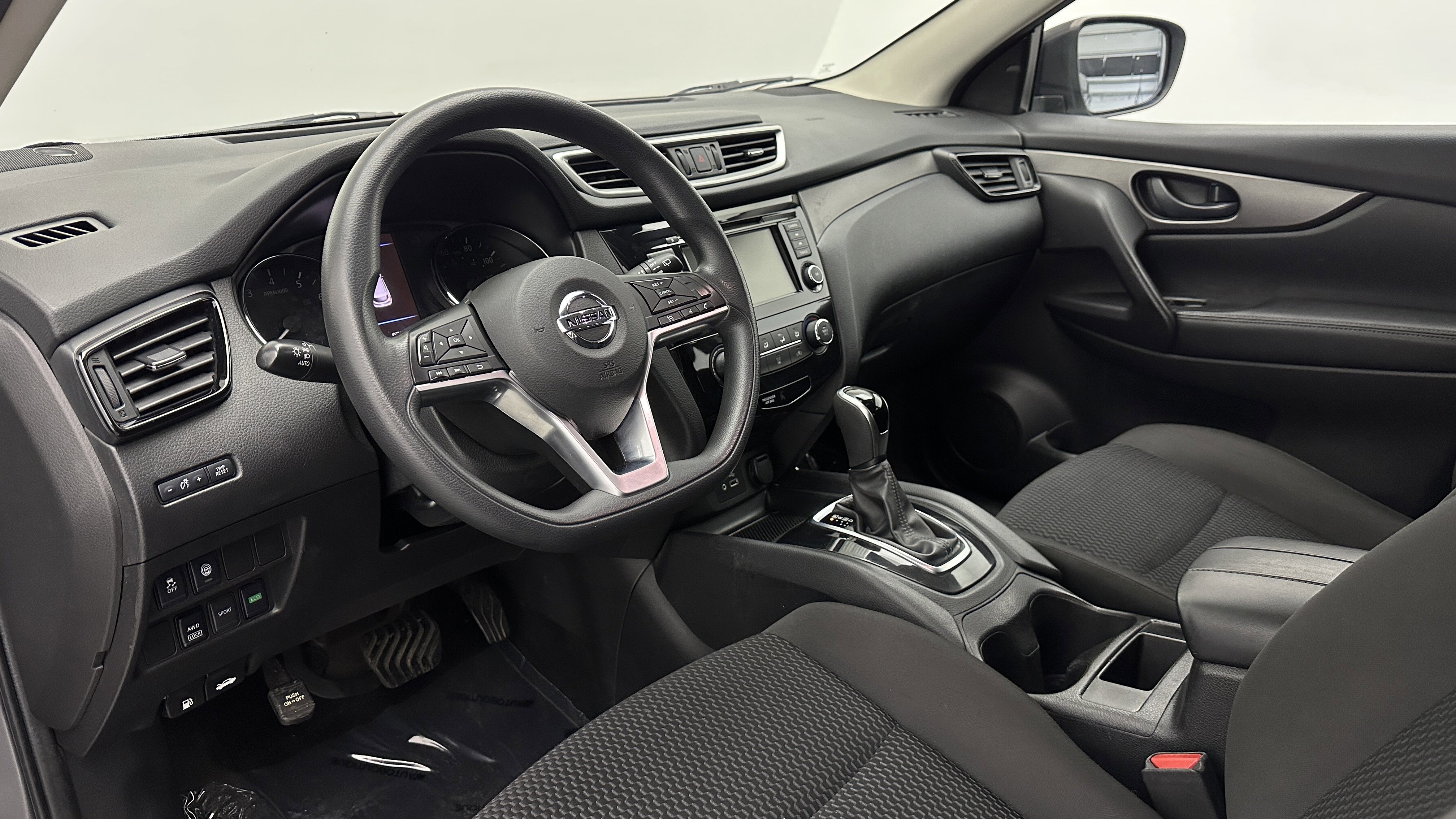 Used 2020 Nissan Rogue Sport S image 8