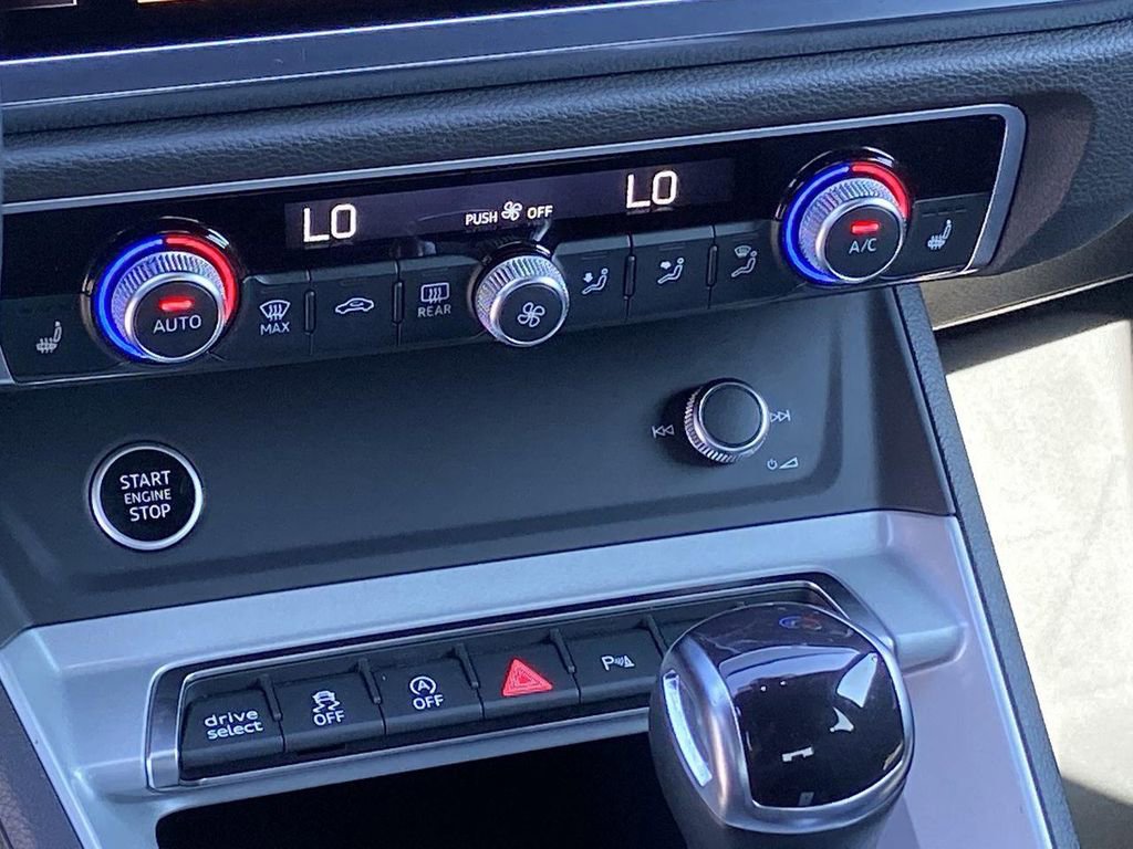 Used 2023 Audi Q3 2.0T Premium image 34