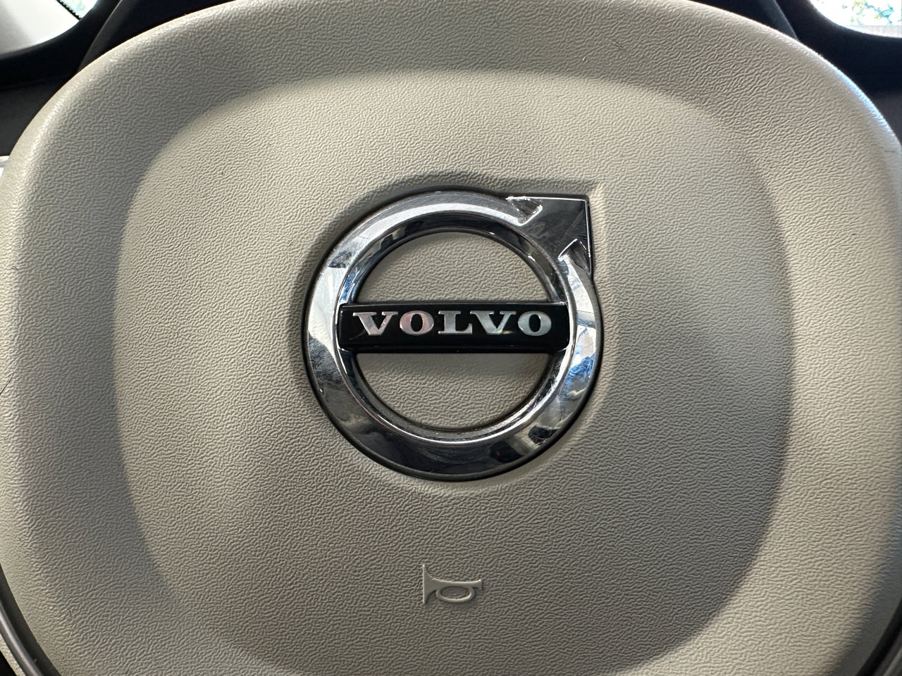 Used 2020 Volvo XC90 T5 Momentum image 39