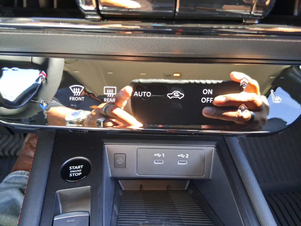 New 2026 Nissan Kicks SR w/ Cold Weather Package image 16