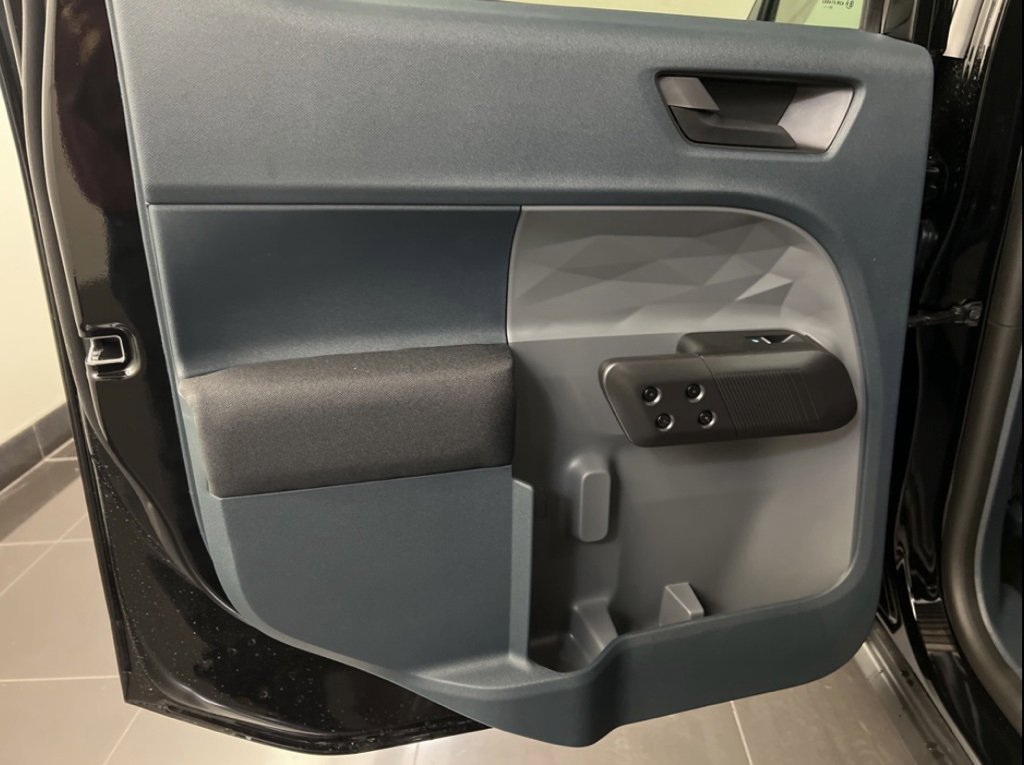 New 2025 Ford Maverick XL image 30