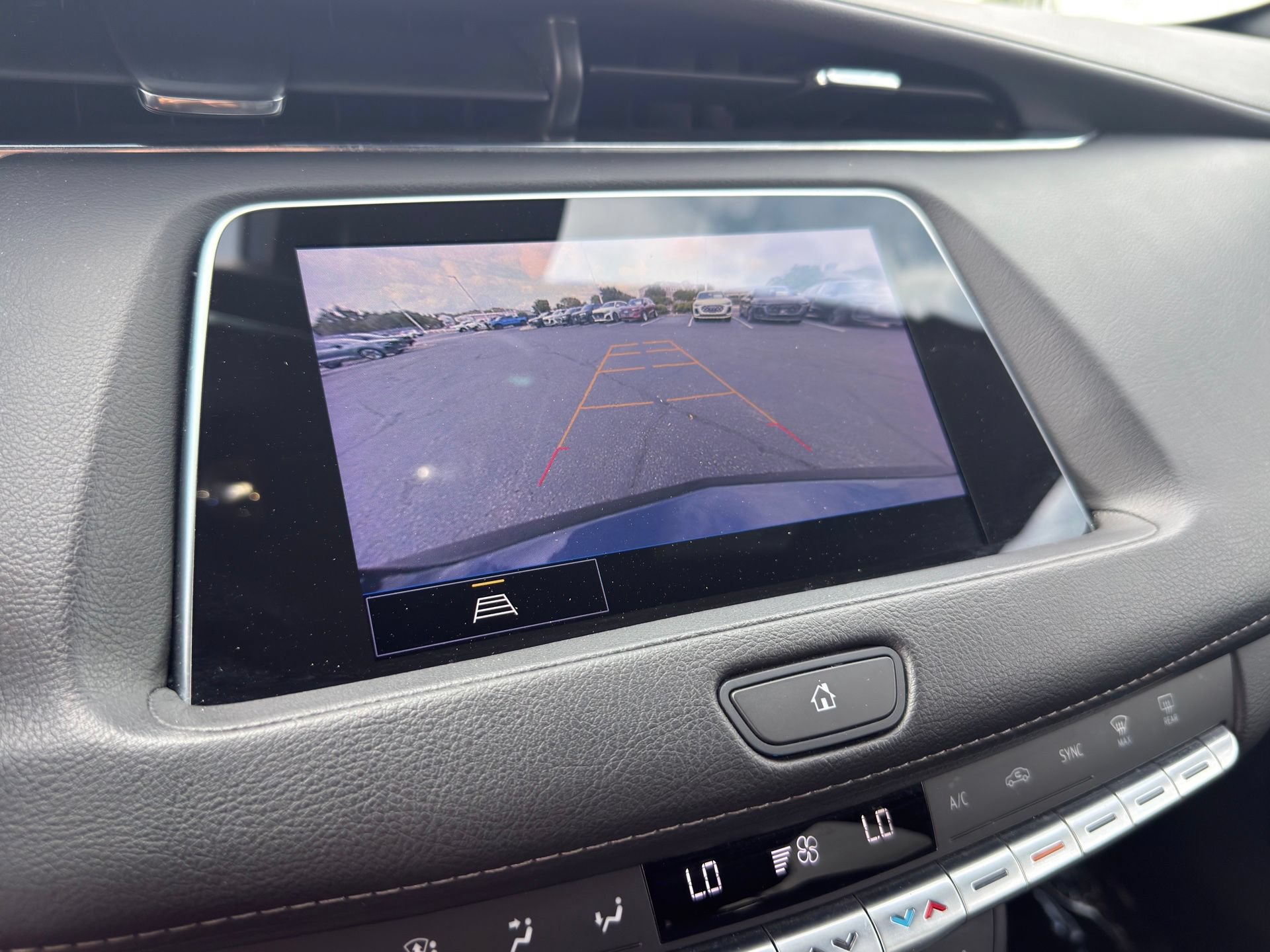 Used 2023 Cadillac XT4 Luxury w/ Cold Weather Package FWD image 17