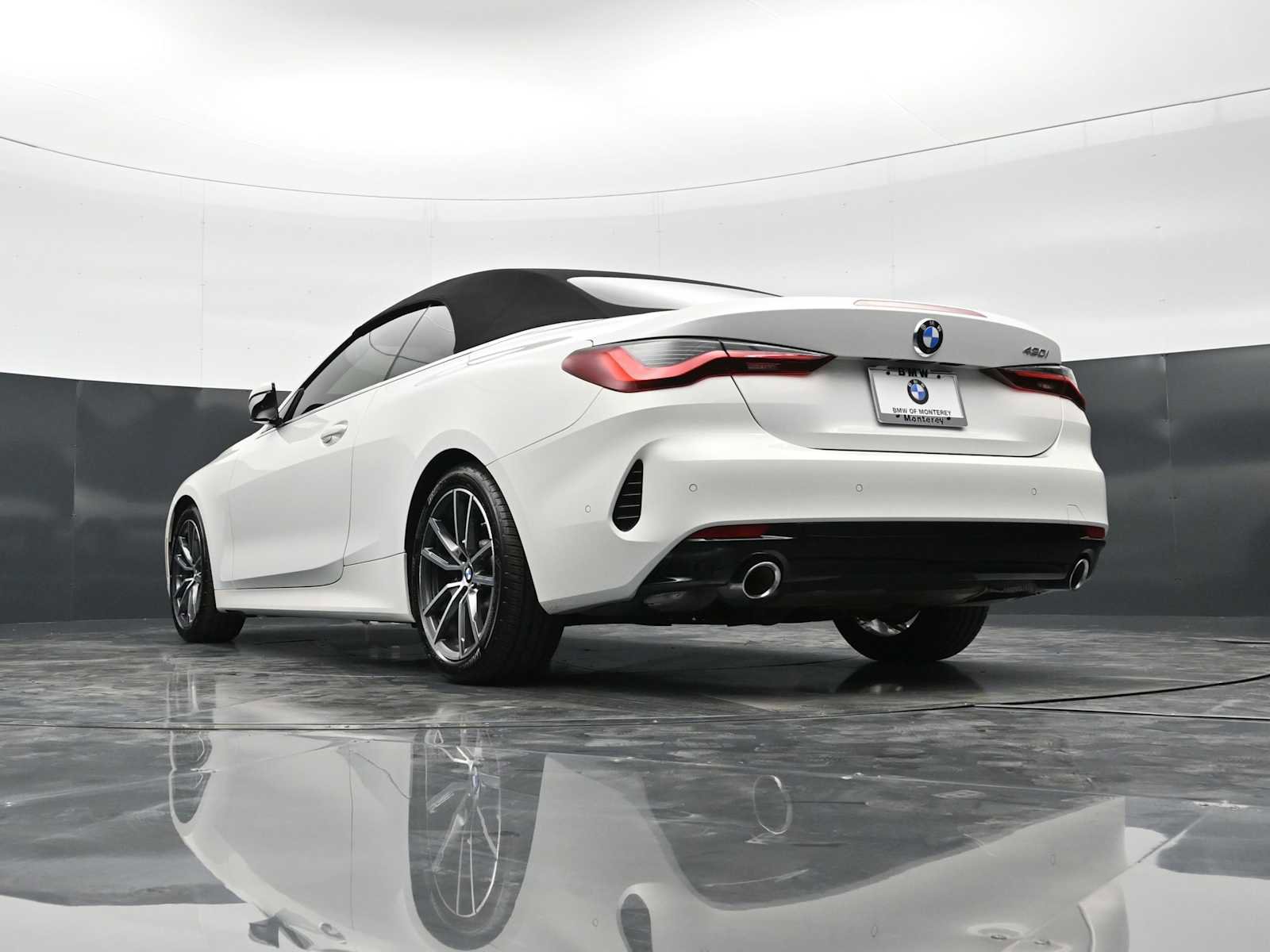 Used 2024 BMW 430i Convertible w/ Premium Package image 29