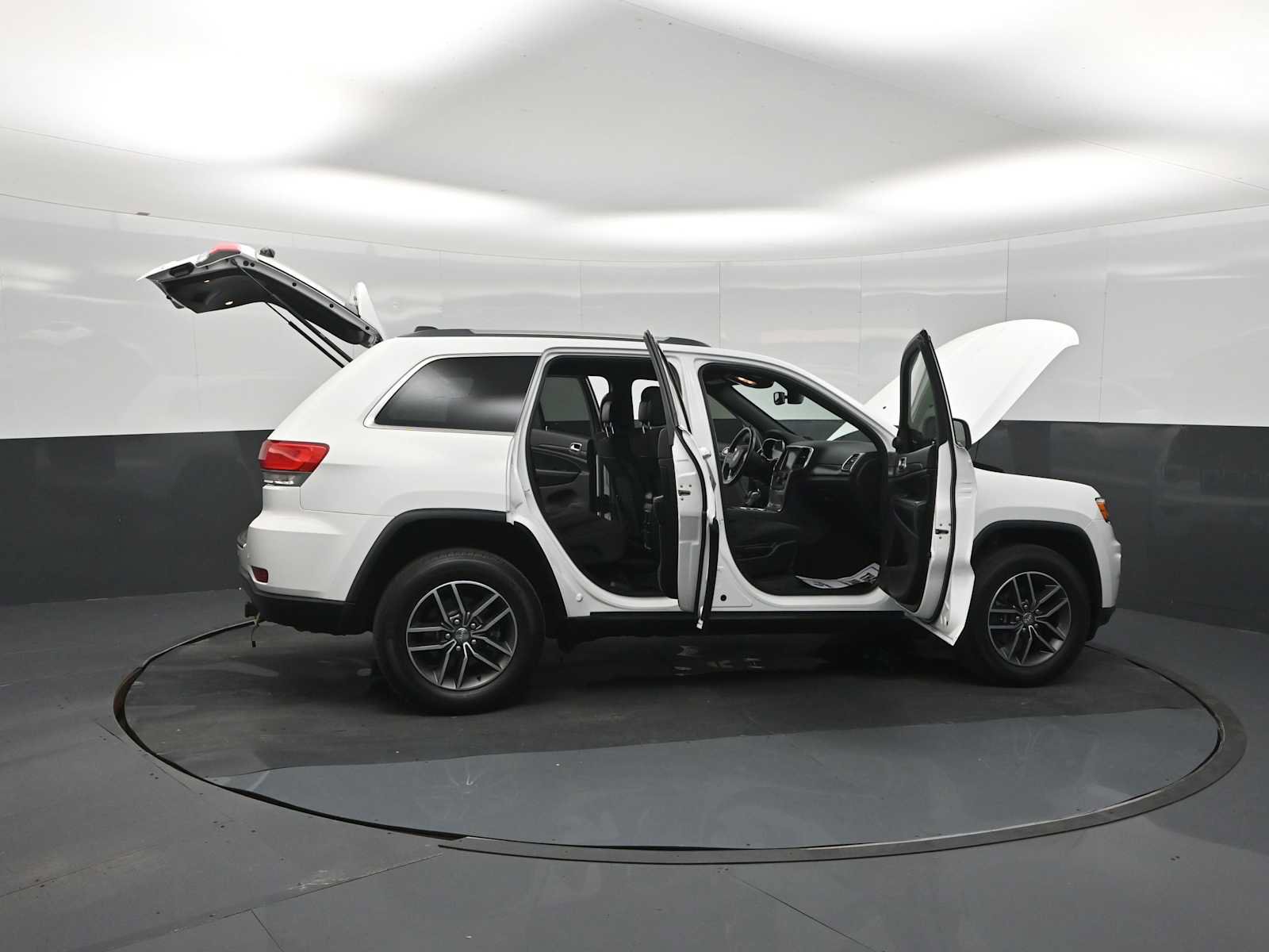 Used 2018 Jeep Grand Cherokee Laredo AWD/4WD image 55