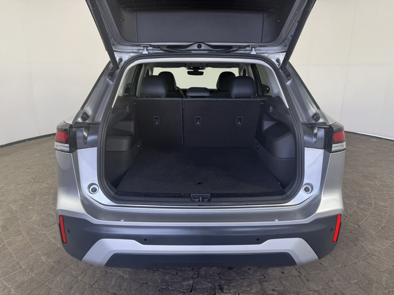 Used 2026 Volkswagen Tiguan SE AWD/4WD image 7