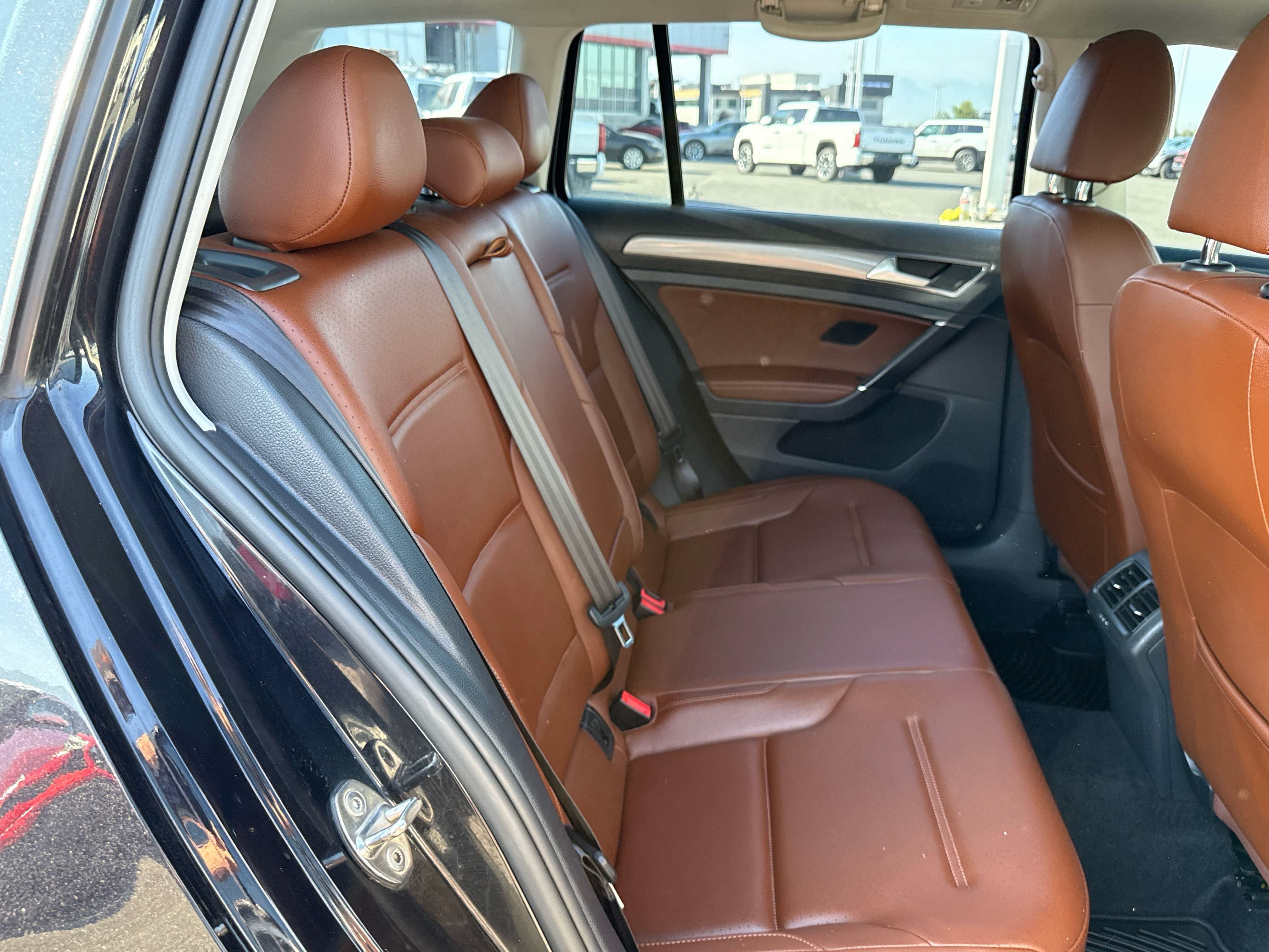 Used 2019 Volkswagen Golf Alltrack SE AWD/4WD image 16